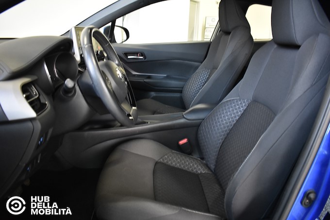TOYOTA C-HR 1.8 Hybrid E-CVT Business